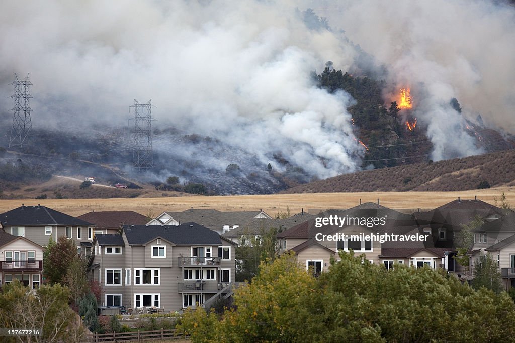 Colorado wild fire burns behind homes