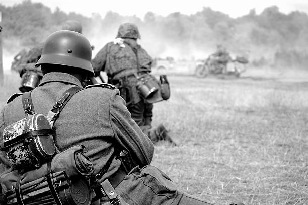 ww2 battlefield. - segunda guerra mundial fotografías e imágenes de stock