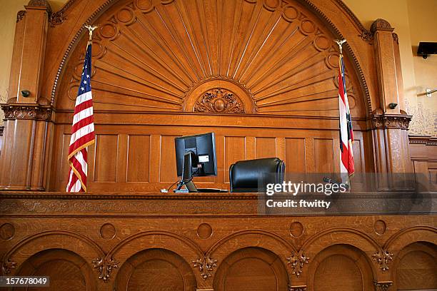 american gerichtssaal - empty courtroom stock-fotos und bilder