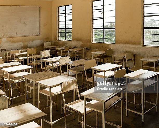 empty african classroom - verlaten slechte staat stockfoto's en -beelden