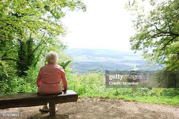 retirement - lonely person - buttock photos 個照片及圖片檔