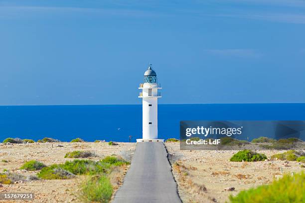 hasta el faro - lighthouse fotografías e imágenes de stock