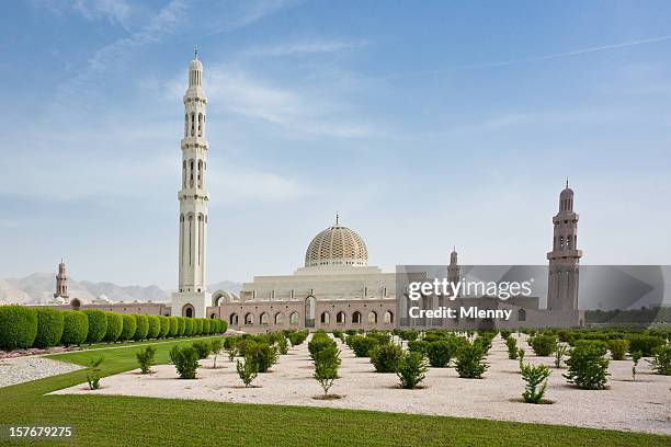 große sultan-qabus-moschee, muscat im oman - maskat stock-fotos und bilder