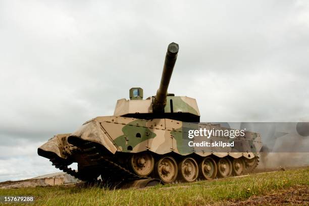 tanque militar - military tank fotografías e imágenes de stock