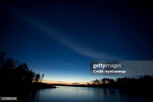 parque provincial whiteshell - crepúsculo fotografías e imágenes de stock