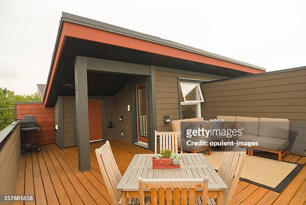 designer appartement terrasse sur le toit - cloture maison photos et images de collection
