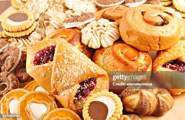 sweets - middelgrote groep dingen stockfoto's en -beelden