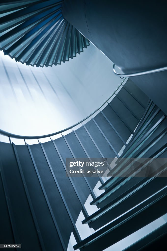 Escalera de caracol con balaustrada