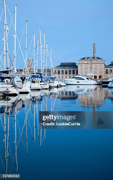 royal william yard - plymouth pier photos et images de collection