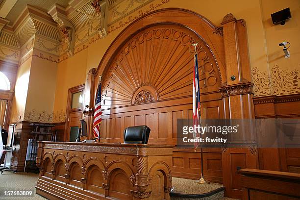 inside of a courtroom with american flags - courtroom 個照片及圖片檔