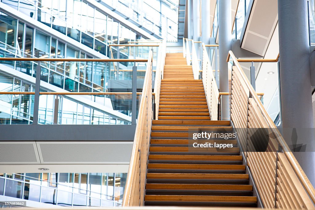 Treppe in modernen Bürogebäude