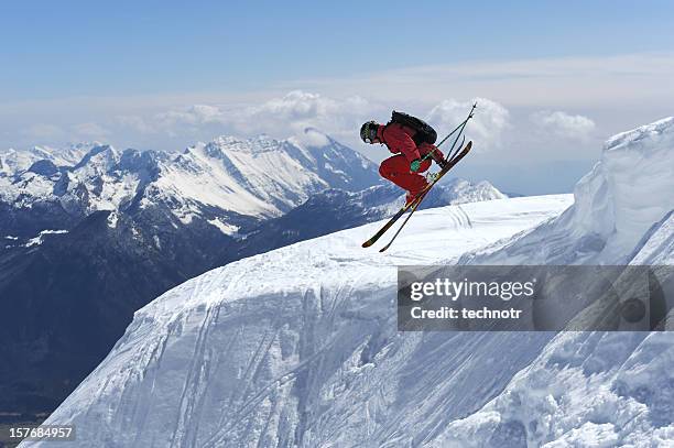 free ride skier in extreme jump - extreem skiën stockfoto's en -beelden