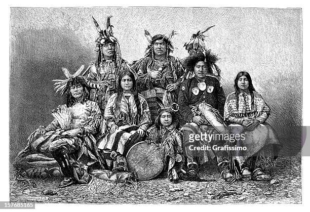 ilustraciones, imágenes clip art, dibujos animados e iconos de stock de grabado grupo de los indios americanos en 1870 - indian costume