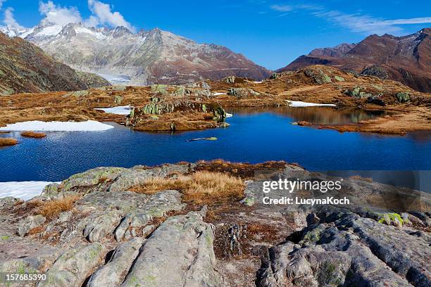 grimselpass bergseeli uhr - bergsee stock-fotos und bilder