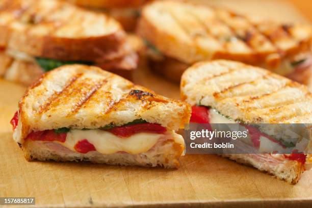 sándwiches panini. - panini fotografías e imágenes de stock
