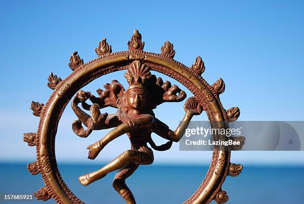 indischen gottheit shiva nataraja-statue - shiva stock-fotos und bilder