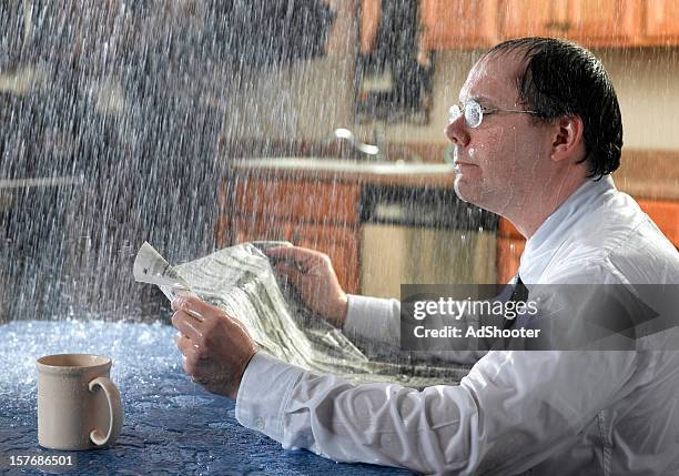 morning routine - doorweekt stockfoto's en -beelden