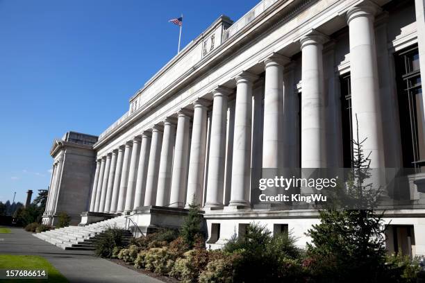 government building - plaatselijk overheidsgebouw stockfoto's en -beelden