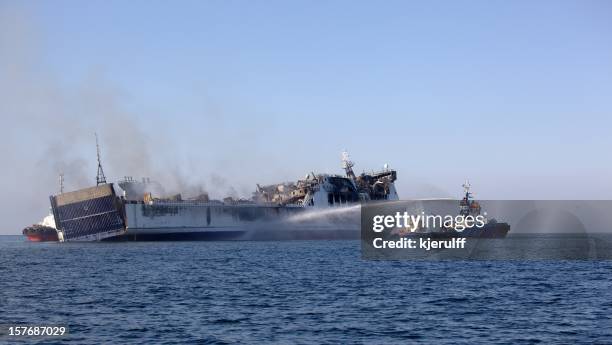 verbrannt ferry - shipwreck stock-fotos und bilder