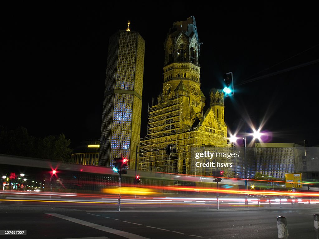 Berliner Gedächtniskirche (Deutschland) bei Nacht