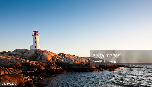 lighthouse at peggy's cove nova scotia - peggy's cove stock pictures, royalty-free photos & images