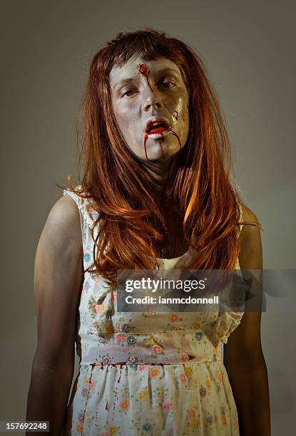 ゾンビーガール - zombie girl ストックフォトと画像