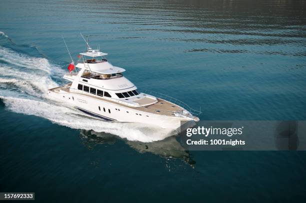 motorboat - motorjacht stockfoto's en -beelden