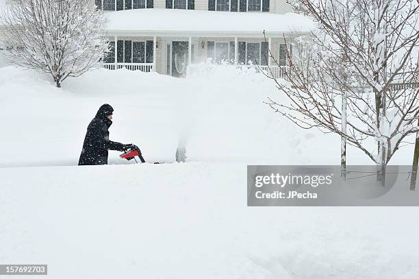 nevão neve, homem com limpa-neve - neve profunda imagens e fotografias de stock