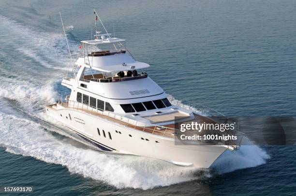 barca a motore - yacht di lusso foto e immagini stock