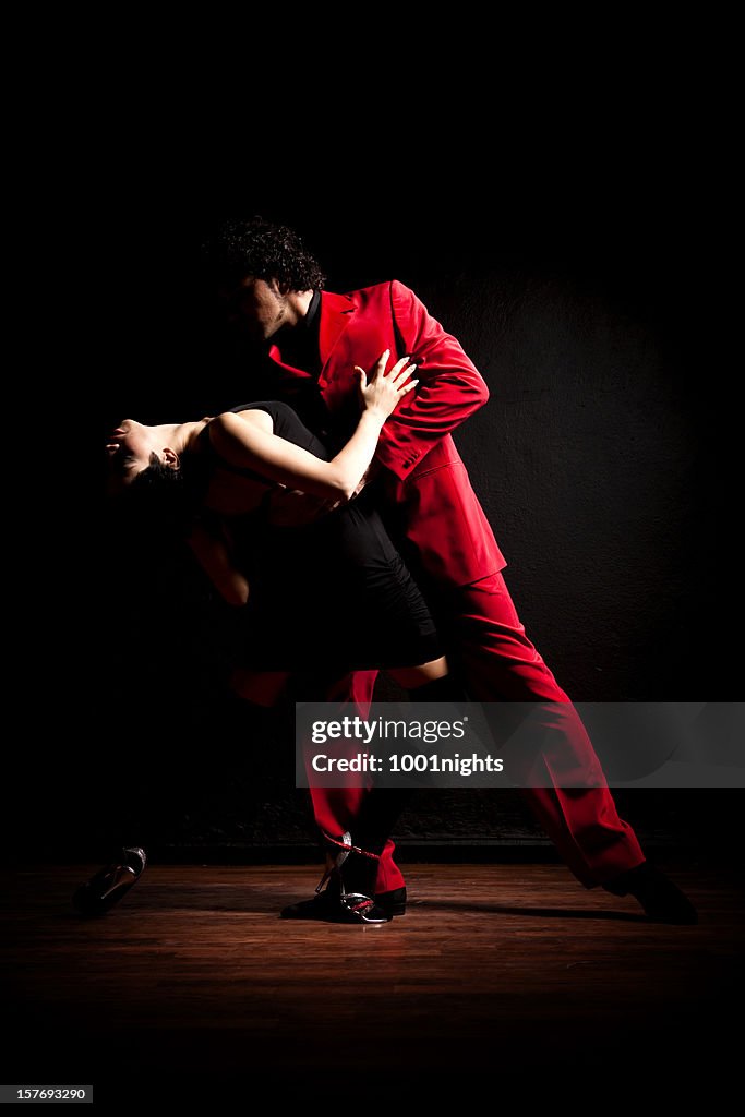 Der Leidenschaft Tango tanzen