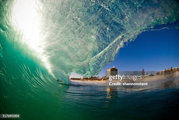 green strand kurzurlaub - tsunami stock-fotos und bilder
