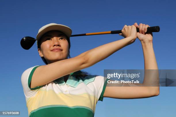 confidence female golfer swing - girl swing stockfoto's en -beelden