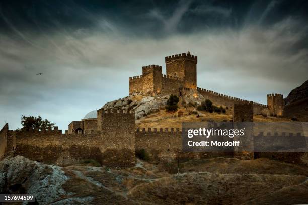 die genuesen mittelalterlichen festung in sudak, krim - castle stock-fotos und bilder