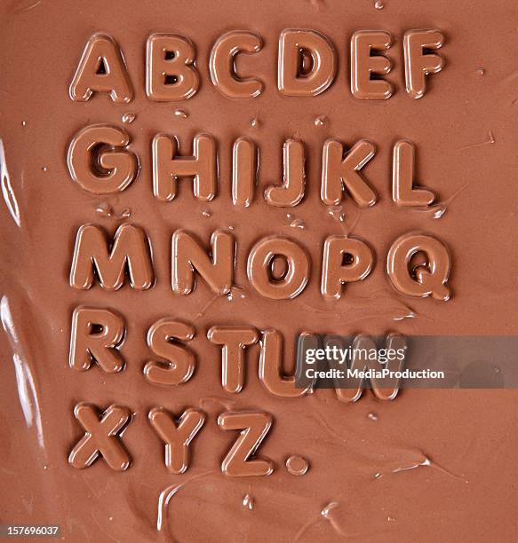 alfabeto de chocolate - tridimensional letters imagens e fotografias de stock