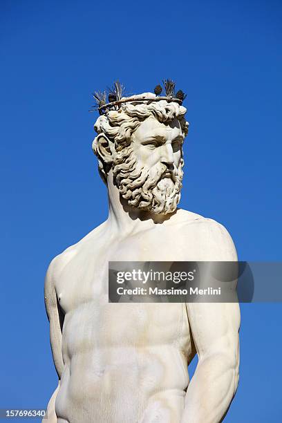 fuente de neptuno en florencia - estatua griega fotografías e imágenes de stock