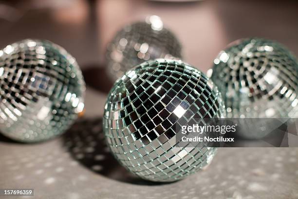 15 Broken Disco Ball Bilder und Fotos - Getty Images