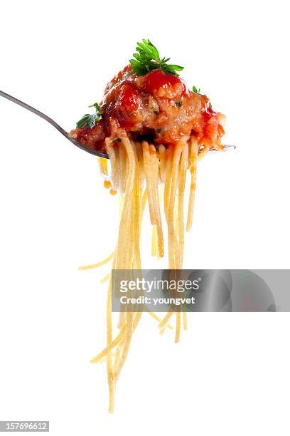 integrale spaghetti con polpette - forchetta foto e immagini stock