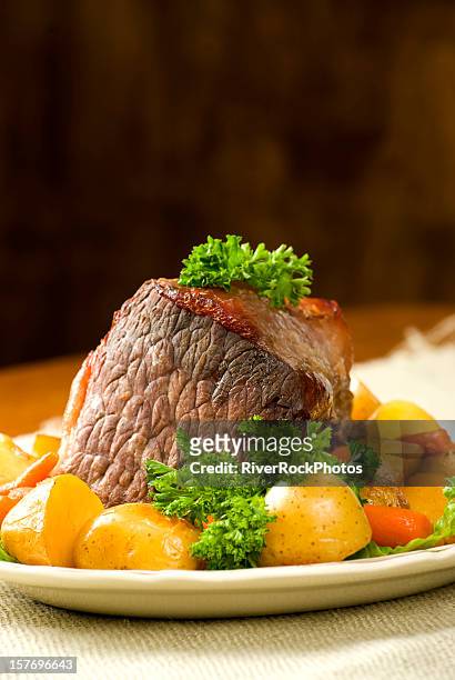 pot roast dinner with potoatoes and carrots. - babymorot bildbanksfoton och bilder