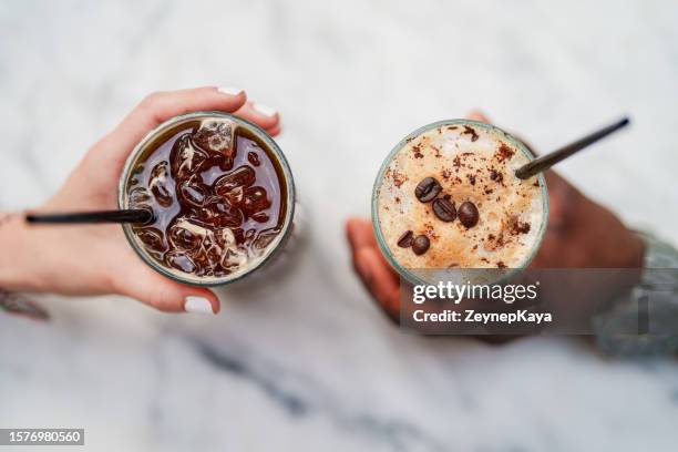 close up to diverse people holding iced americano and latte - café gelado imagens e fotografias de stock