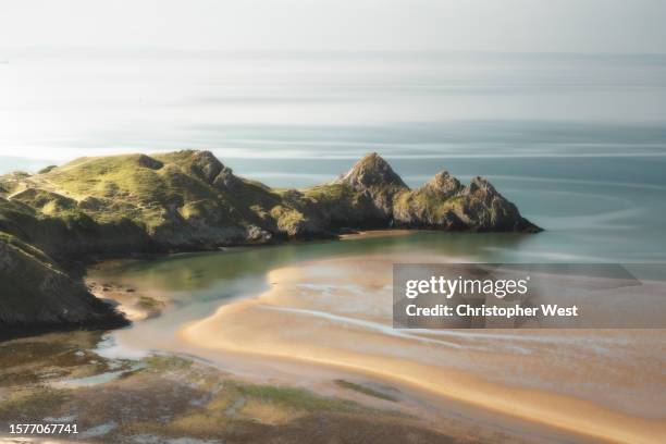 three cliffs bay tranquillity - gower peninsula stock-fotos und bilder