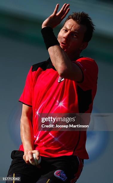 Brett Lee bowls during a Sydney Sixers training session at Sydney Cricket Ground on December 6, 2012 in Sydney, Australia.