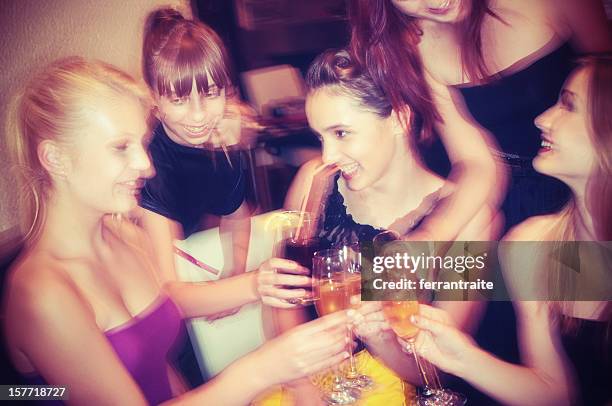 teenager-party - teenage girl club stock-fotos und bilder