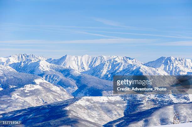 vail, colorado, back bowls und der gore range mountains winter landschaft - vail colorado stock-fotos und bilder