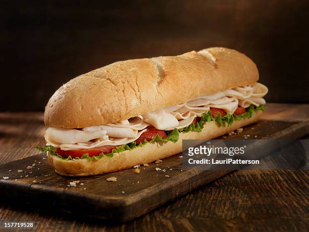 pé de comprimento turquia sub - submarine sandwich imagens e fotografias de stock