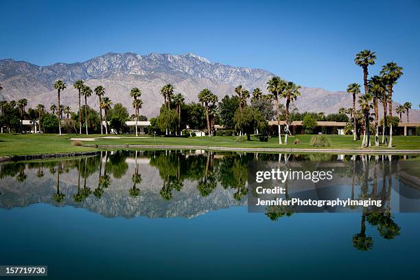 palm springs golf course - palm springs california stockfoto's en -beelden