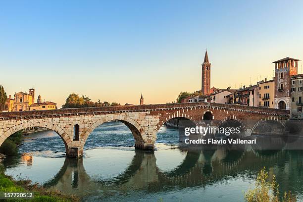 ponte di pietra, verona - verona imagens e fotografias de stock