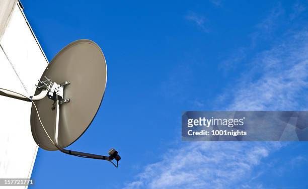 satellitenfernsehen-receiver - fernsehantenne stock-fotos und bilder