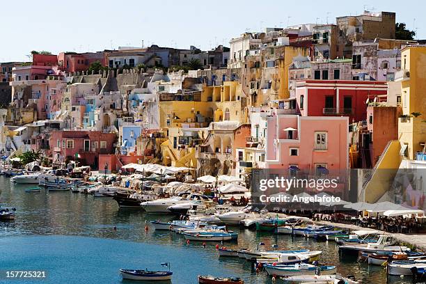 procida, il fisherman "s village" la corricella ", baia di napoli, italia - porto turistico foto e immagini stock