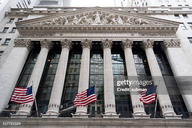 new york stock exchange - trading at the new york stock exchange stock pictures, royalty-free photos & images