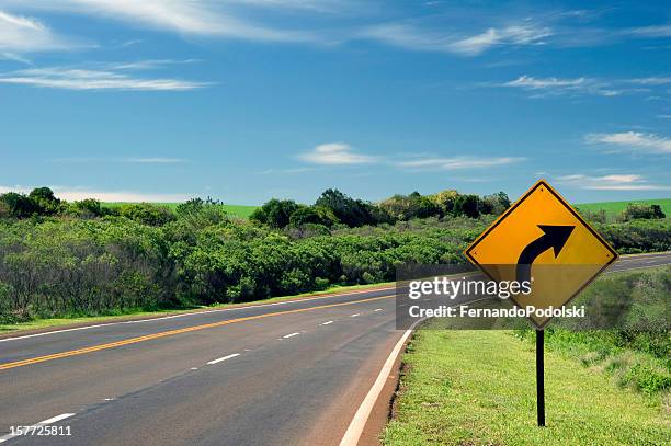 señal de carretera y - street sign fotografías e imágenes de stock